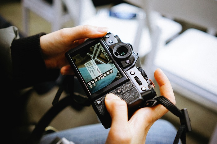 a photographer scrolls through the features on the rear camera screen