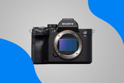 Best 4k Camera to Buy Light blue shapes with gray bg wo copy