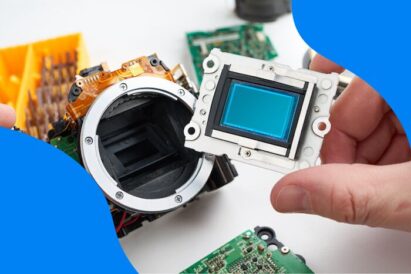 Image sensor digital SLR camera in the hands of the service engineer