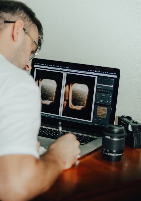 Man editing photos on a laptop computer